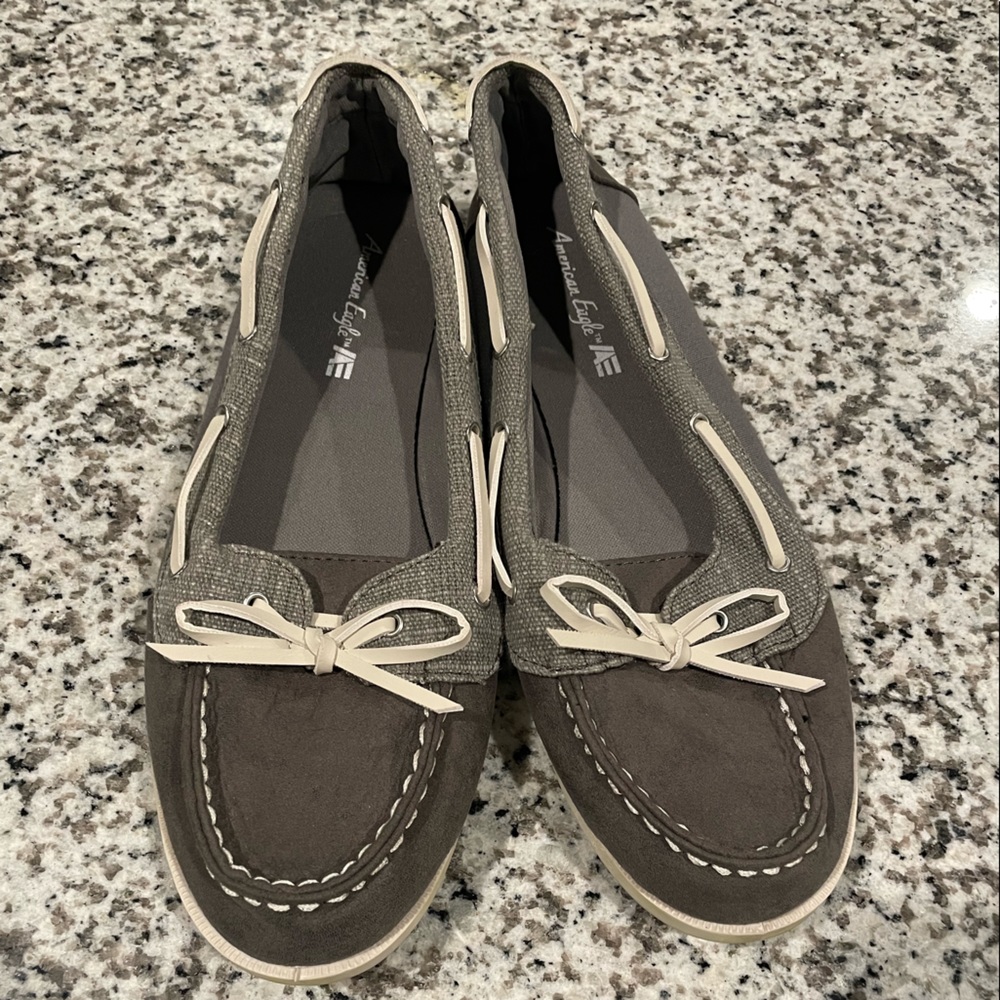 American Eagle women’s flats